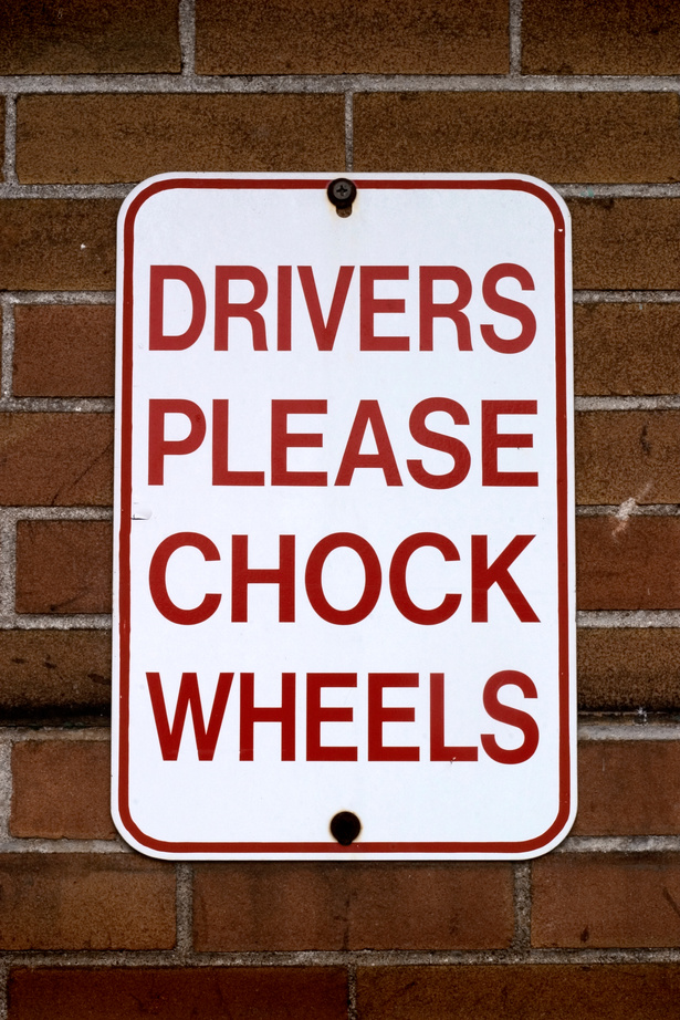 Chock Wheels Sign